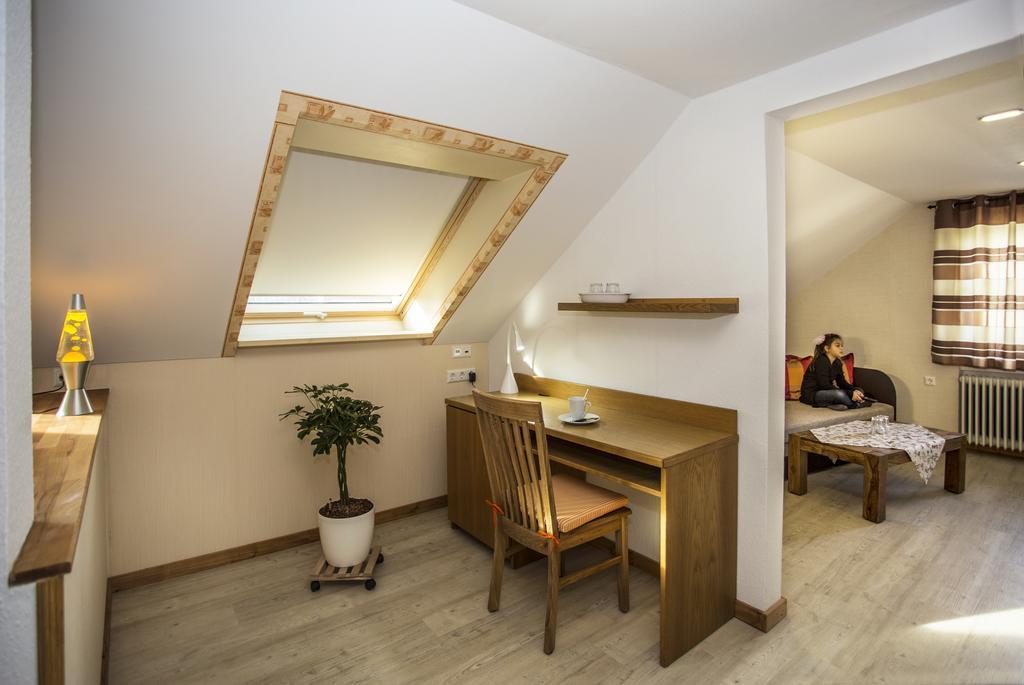 Boardinghouse Remchingen Baan Arun Appartement Buitenkant foto